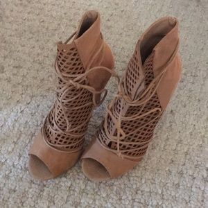 Steve Madden lace up strappy gladiator heels